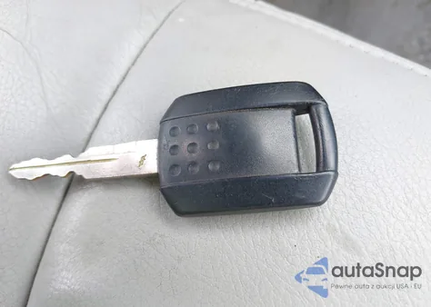 2005 Mercury Grand Marquis Ls/Lse from USA, damaged, VIN 2MEHM75W25X659198